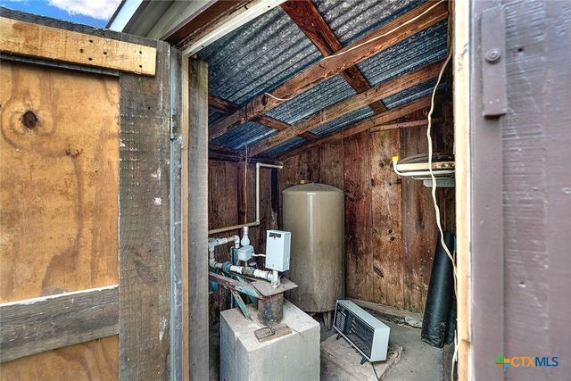 4418 E State Highway 97, Nixon, TX 78140