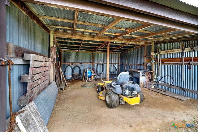 4418 E State Highway 97, Nixon, TX 78140