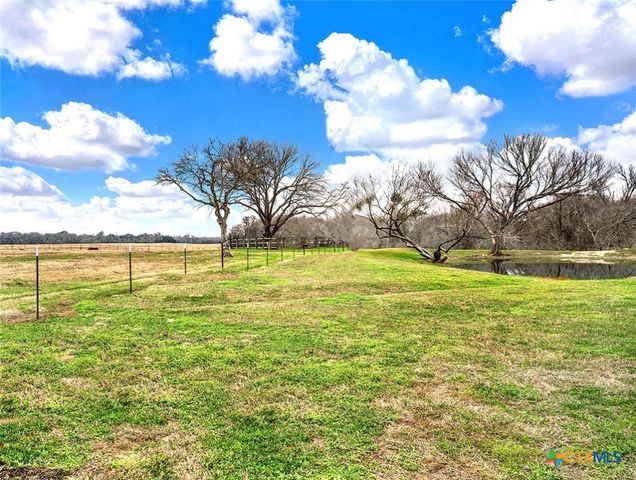 4418 E State Highway 97, Nixon, TX 78140
