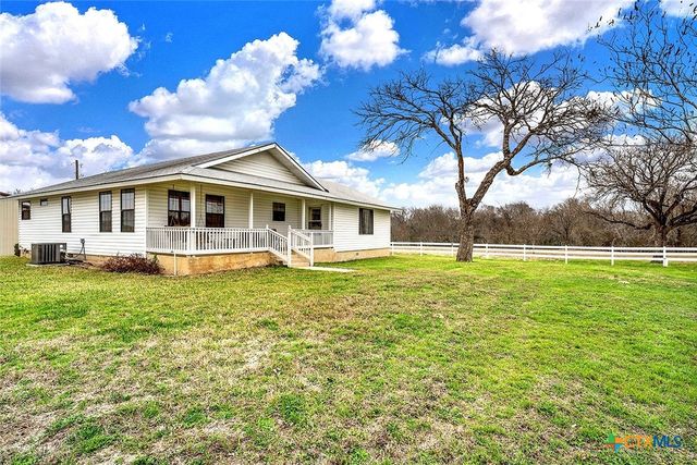 4418 E State Highway 97, Nixon, TX 78140