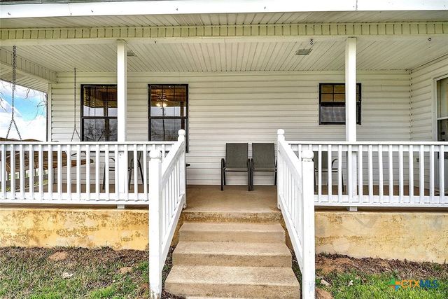 4418 E State Highway 97, Nixon, TX 78140