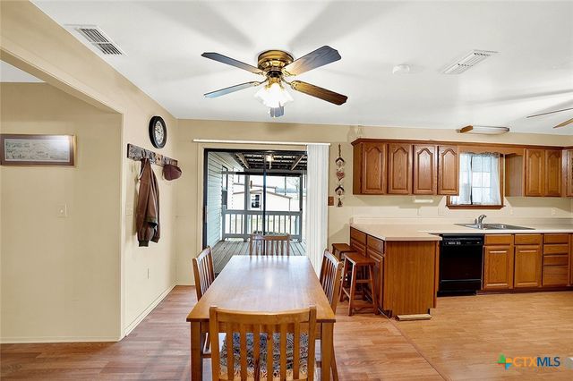 4418 E State Highway 97, Nixon, TX 78140