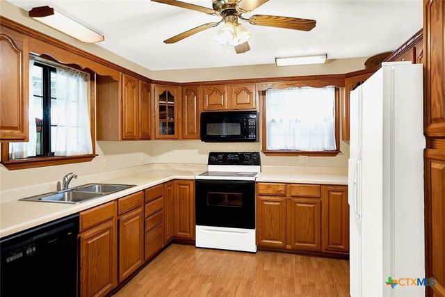 4418 E State Highway 97, Nixon, TX 78140