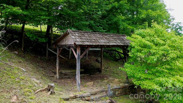 16 Turtle Dove Trail, Burnsville, NC 28714