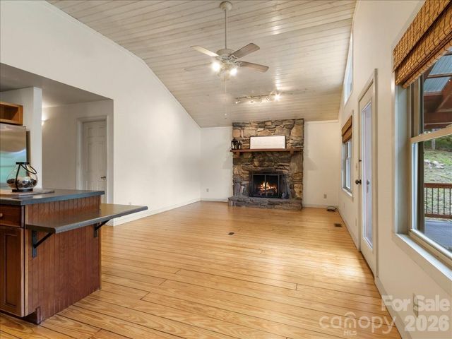 16 Turtle Dove Trail, Burnsville, NC 28714