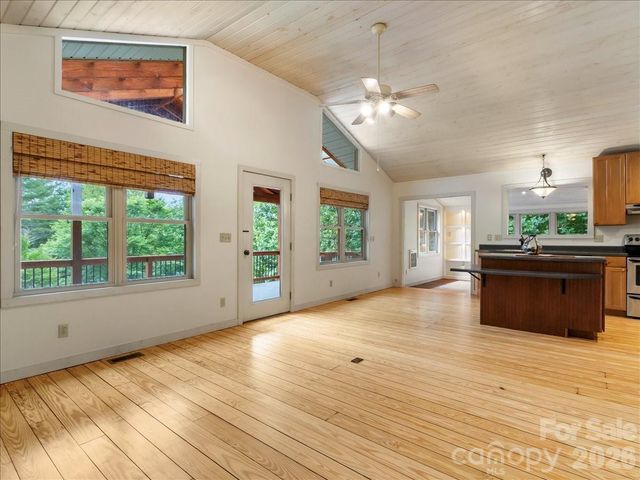 16 Turtle Dove Trail, Burnsville, NC 28714