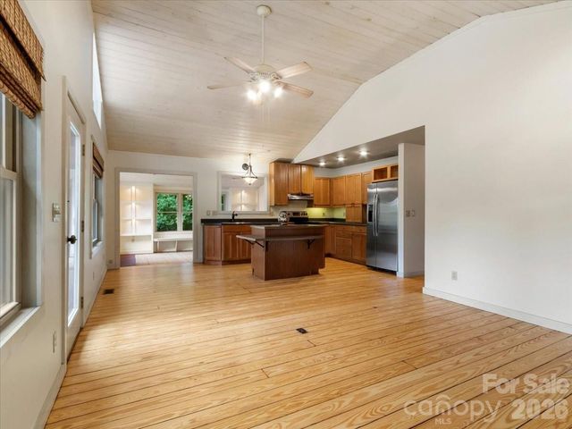 16 Turtle Dove Trail, Burnsville, NC 28714