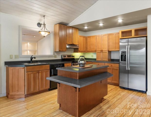 16 Turtle Dove Trail, Burnsville, NC 28714