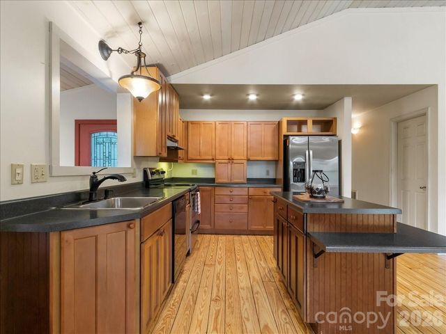 16 Turtle Dove Trail, Burnsville, NC 28714