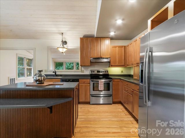 16 Turtle Dove Trail, Burnsville, NC 28714
