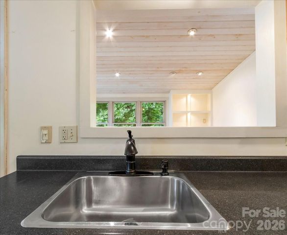 16 Turtle Dove Trail, Burnsville, NC 28714