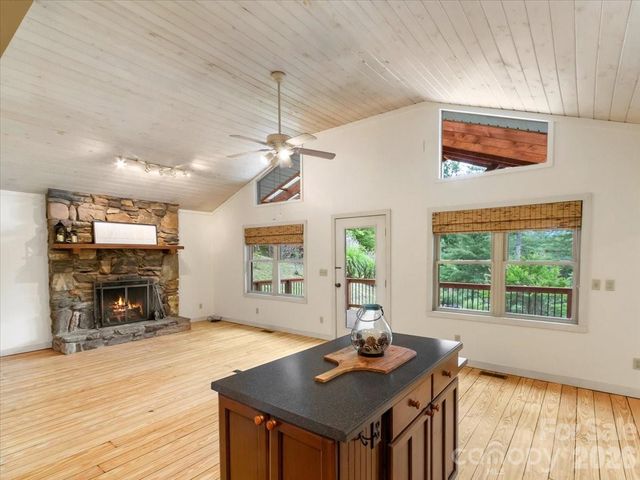 16 Turtle Dove Trail, Burnsville, NC 28714