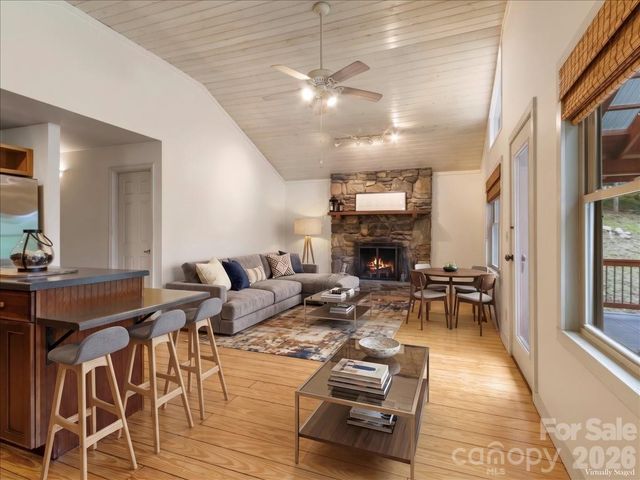 16 Turtle Dove Trail, Burnsville, NC 28714