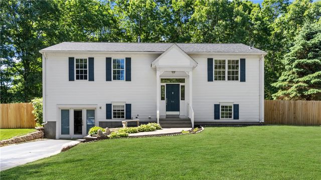 66 Hunters Crossing Drive, Coventry, RI 02816