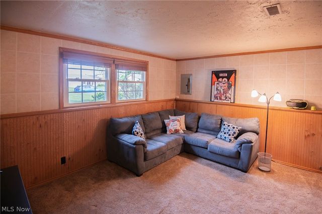 2220 Elm Trace Street, Austintown, OH 44515