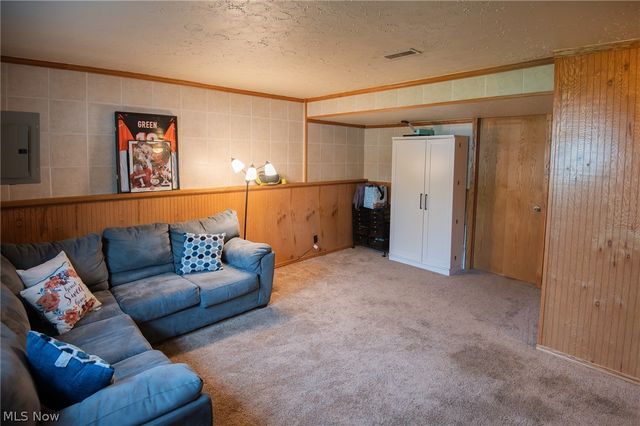 2220 Elm Trace Street, Austintown, OH 44515