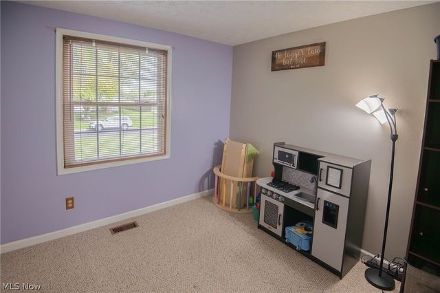 2220 Elm Trace Street, Austintown, OH 44515