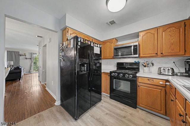 61 Henry St, Elmwood Park Boro, NJ 07407