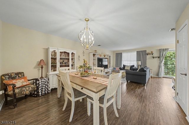 61 Henry St, Elmwood Park Boro, NJ 07407