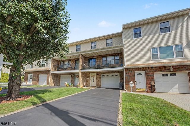 61 Henry St, Elmwood Park Boro, NJ 07407
