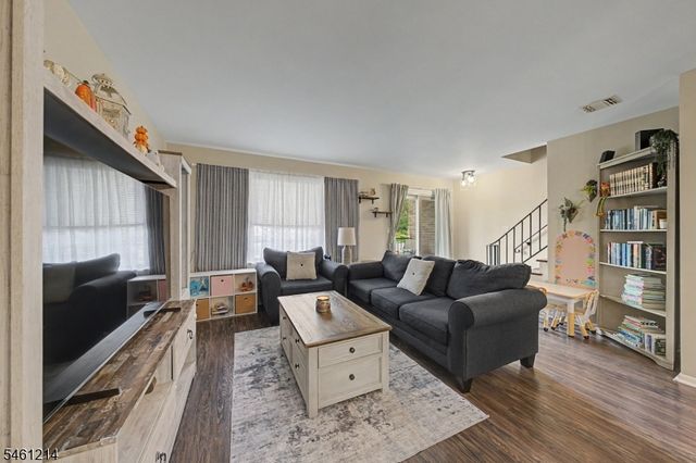 61 Henry St, Elmwood Park Boro, NJ 07407