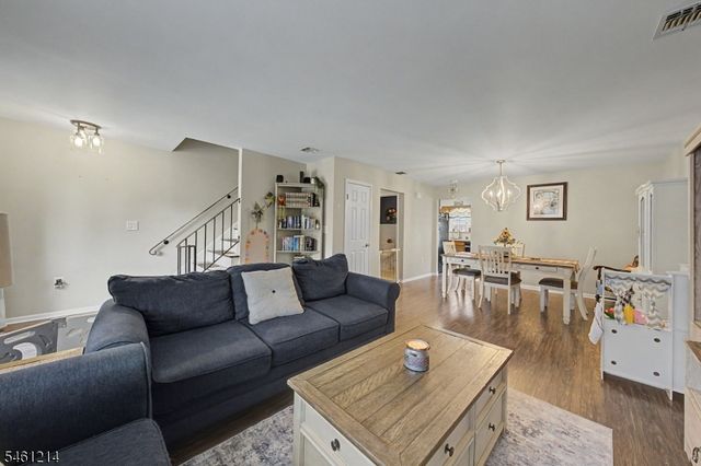 61 Henry St, Elmwood Park Boro, NJ 07407