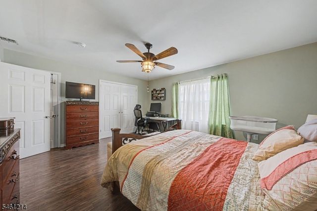61 Henry St, Elmwood Park Boro, NJ 07407