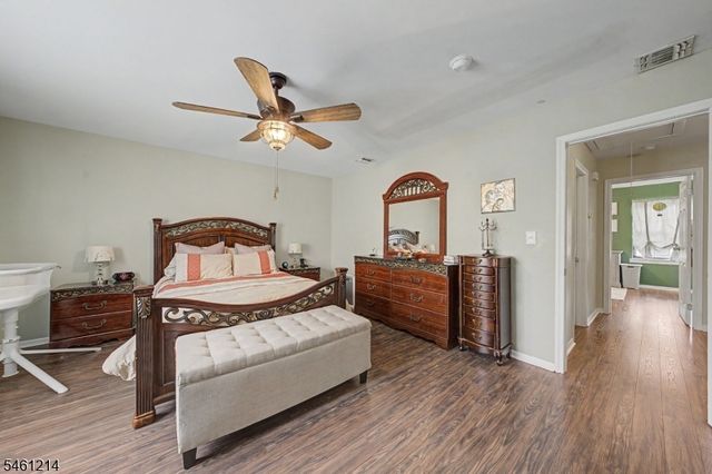 61 Henry St, Elmwood Park Boro, NJ 07407