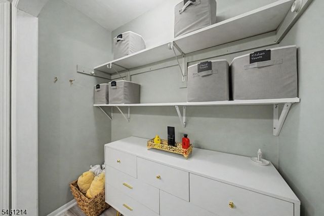 61 Henry St, Elmwood Park Boro, NJ 07407