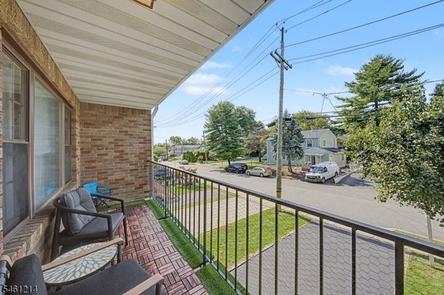 61 Henry St, Elmwood Park Boro, NJ 07407