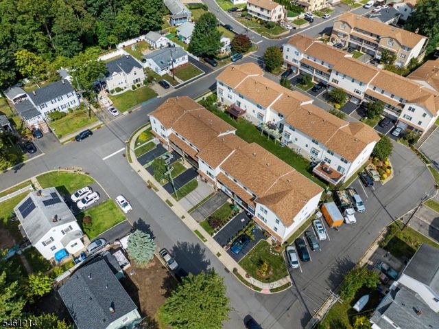 61 Henry St, Elmwood Park Boro, NJ 07407