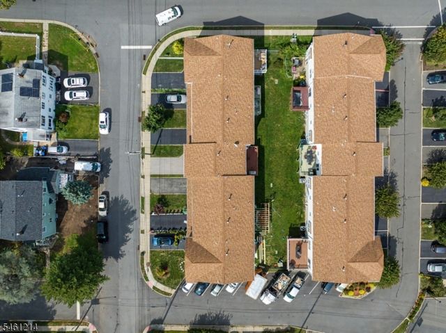 61 Henry St, Elmwood Park Boro, NJ 07407