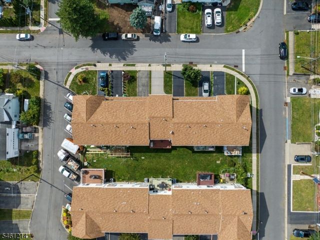 61 Henry St, Elmwood Park Boro, NJ 07407