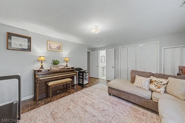 61 Henry St, Elmwood Park Boro, NJ 07407