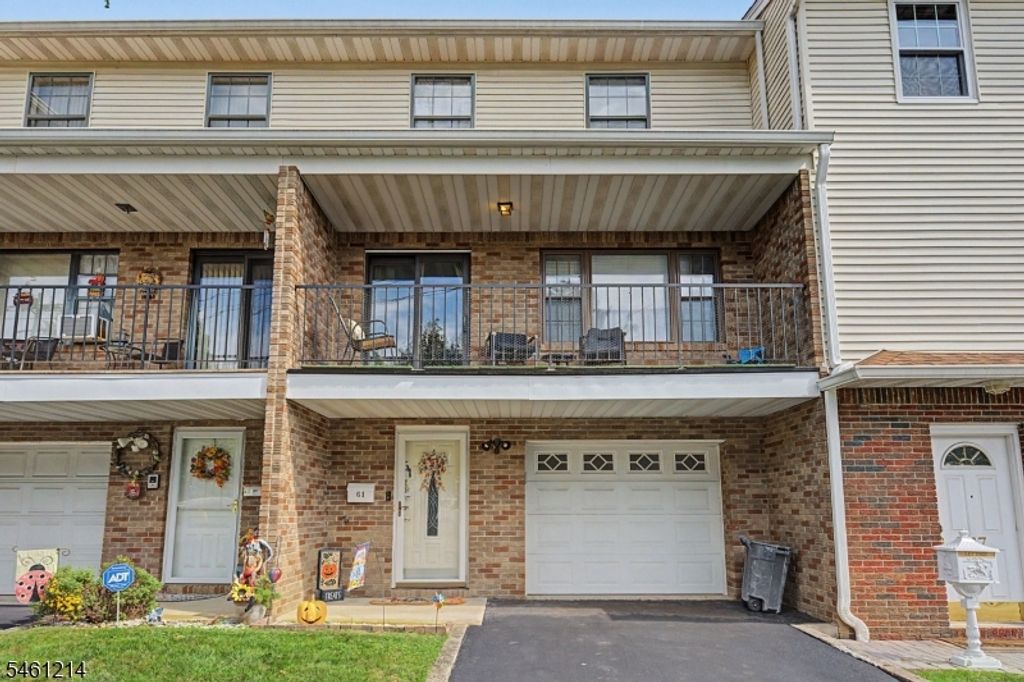 61 Henry St, Elmwood Park Boro, NJ 07407