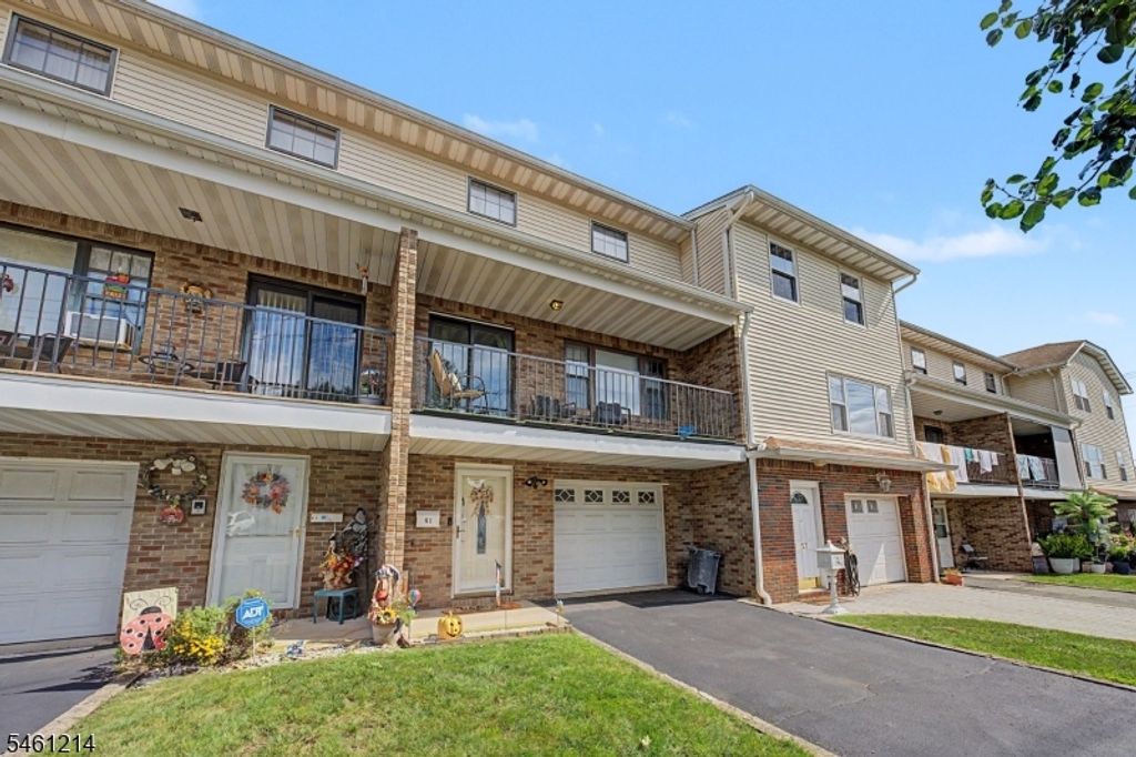 61 Henry St, Elmwood Park Boro, NJ 07407 — photo 4