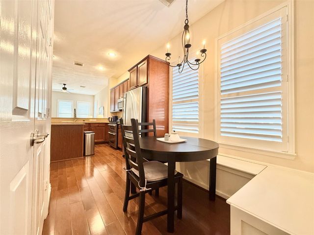 98 W Montfair Boulevard, The Woodlands, TX 77382