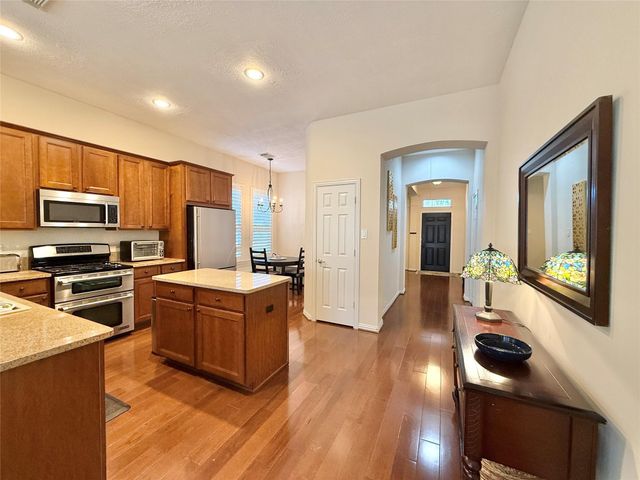 98 W Montfair Boulevard, The Woodlands, TX 77382