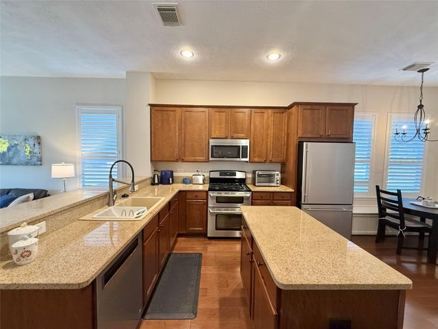 98 W Montfair Boulevard, The Woodlands, TX 77382