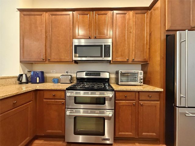 98 W Montfair Boulevard, The Woodlands, TX 77382