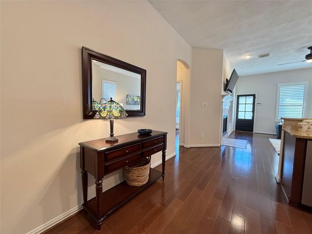 98 W Montfair Boulevard, The Woodlands, TX 77382