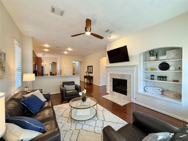 98 W Montfair Boulevard, The Woodlands, TX 77382