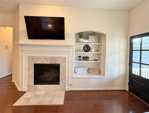 98 W Montfair Boulevard, The Woodlands, TX 77382