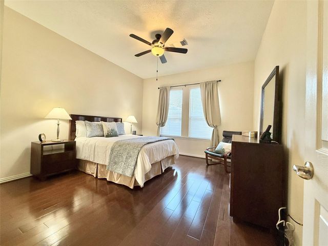 98 W Montfair Boulevard, The Woodlands, TX 77382