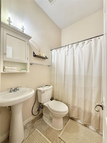 98 W Montfair Boulevard, The Woodlands, TX 77382