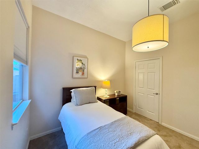 98 W Montfair Boulevard, The Woodlands, TX 77382