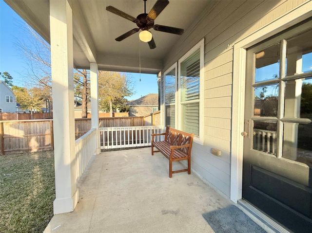 98 W Montfair Boulevard, The Woodlands, TX 77382