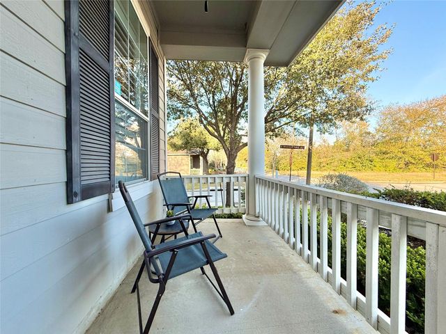 98 W Montfair Boulevard, The Woodlands, TX 77382