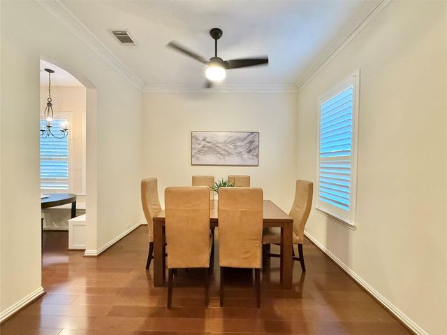 98 W Montfair Boulevard, The Woodlands, TX 77382