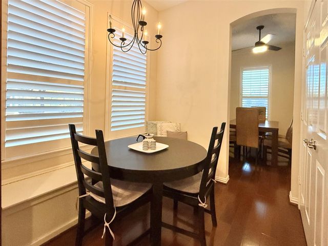 98 W Montfair Boulevard, The Woodlands, TX 77382